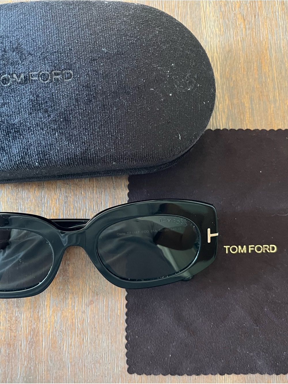 Tom Ford Black Oval Sunglasses with Gold T Logo - Picture 3 of 3